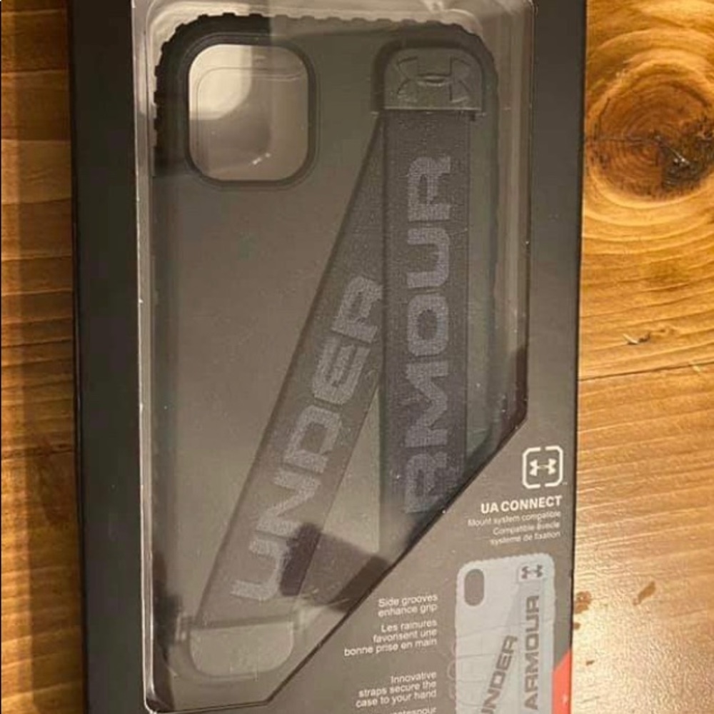 iPhone 11 under Armour UA case